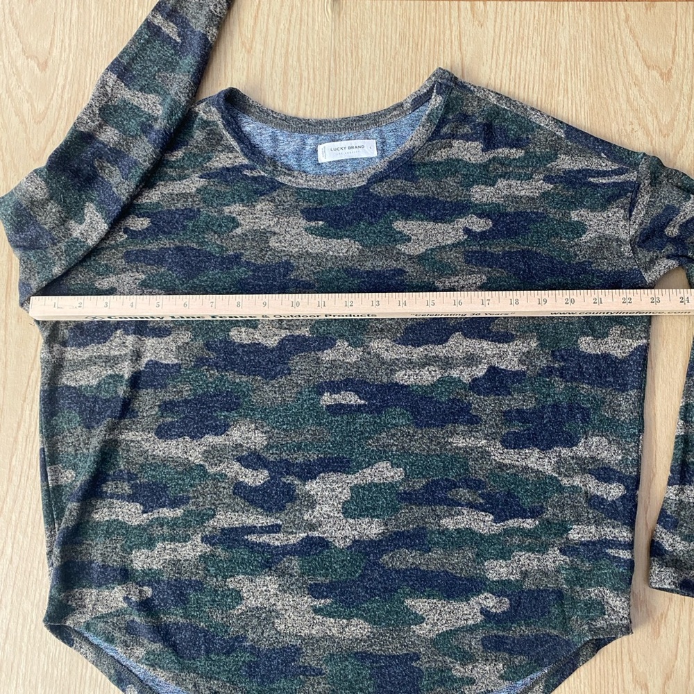 Lucky Brand Green and Brown Camo Long Sleeve LIGHT SWEATER
